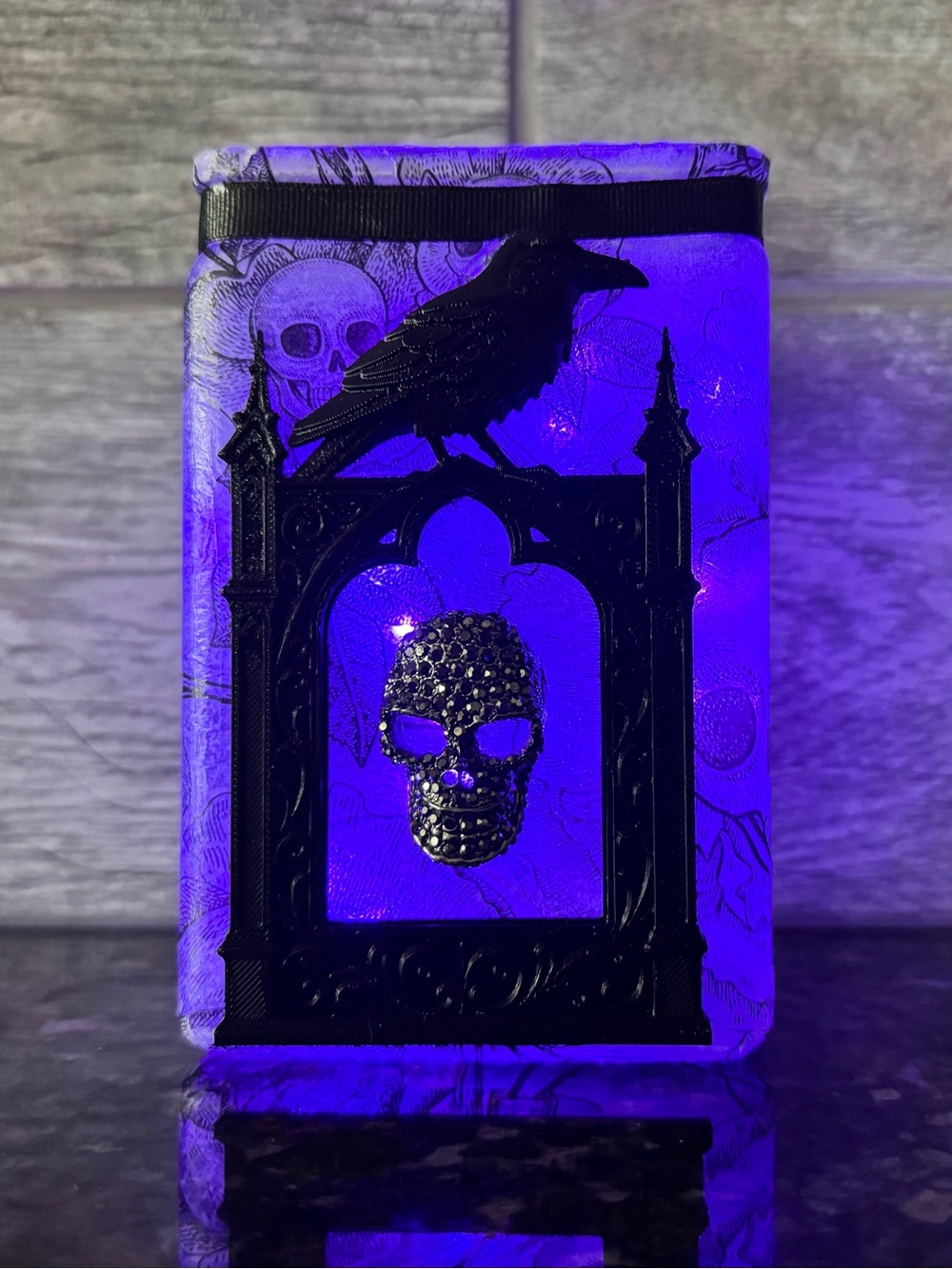 Gothic Raven Skull candle holder with twinkle lights,Handcrafted 9”x 4”x 2” - Picture 9 of 9